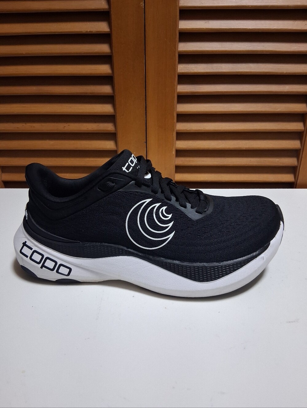 Topo Athletic Aura 5mm Drop Black/White Women's Running Shoe * Size: 7